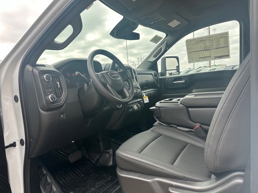 2025 GMC Sierra 3500 HD Chassis Cab Pro