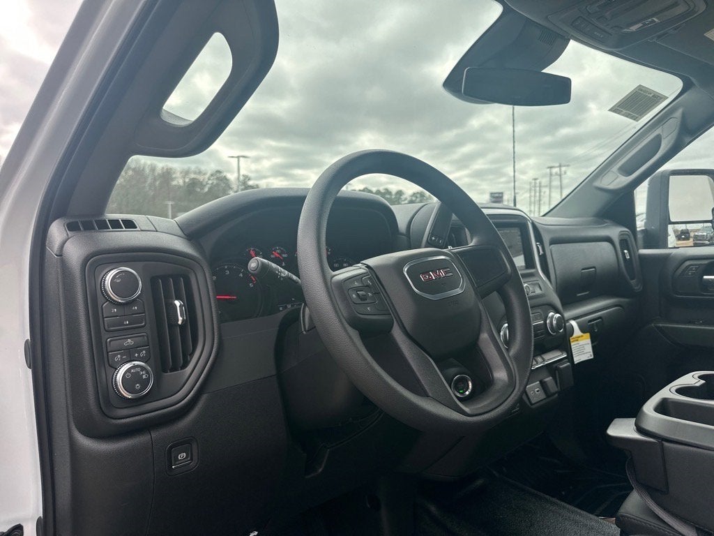 2025 GMC Sierra 3500 HD Chassis Cab Pro