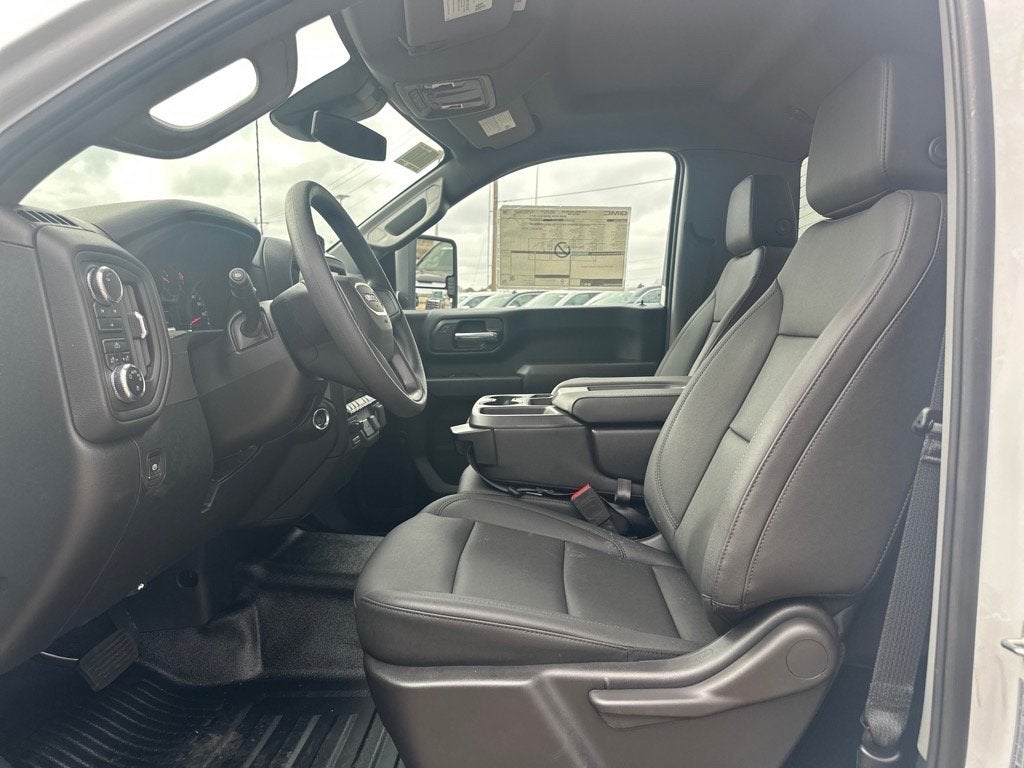 2025 GMC Sierra 3500 HD Chassis Cab Pro