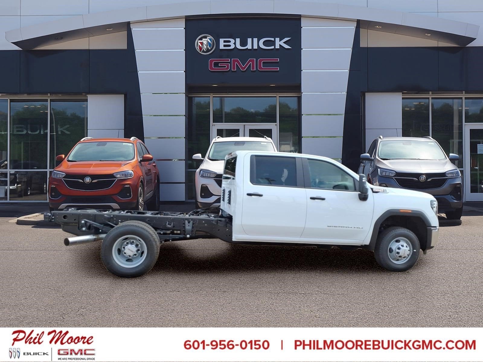 2026 GMC Sierra 4WD Crew Cab Chassis Pro's photo
