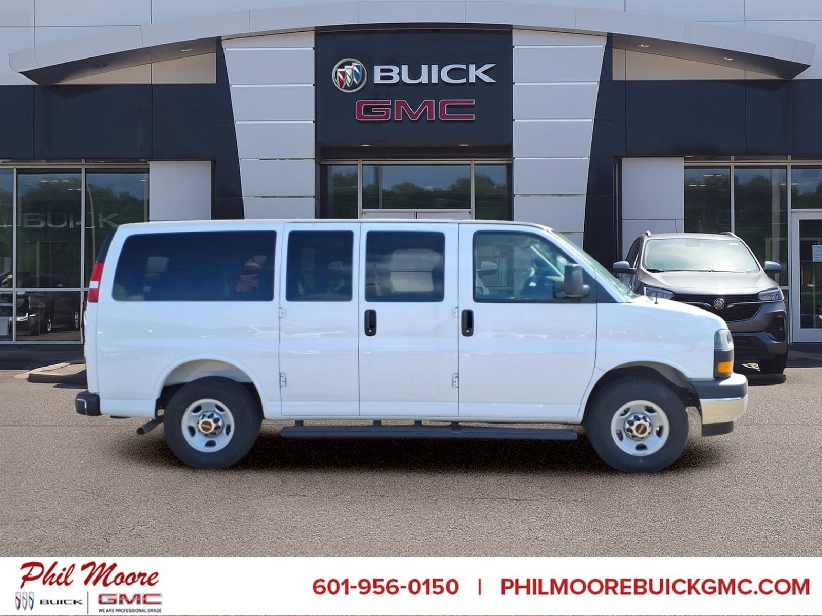 2025 GMC Savana Passenger LT