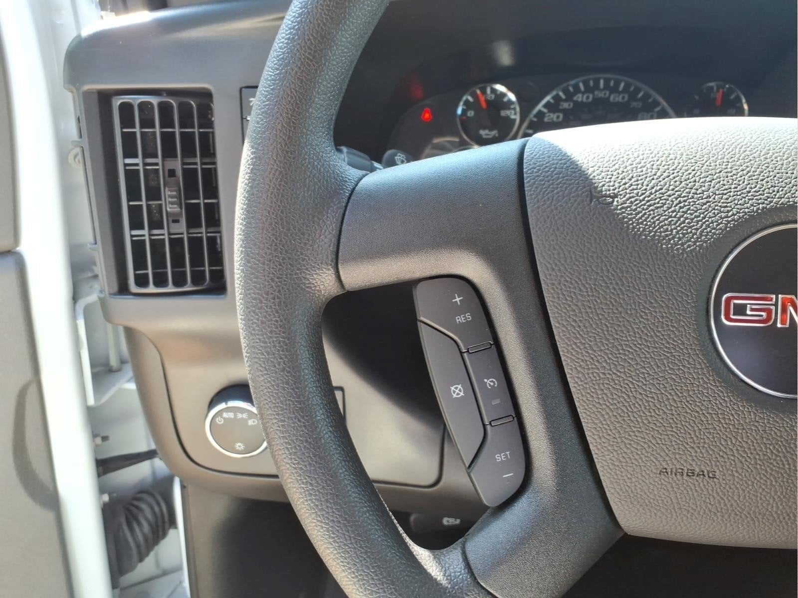 2025 GMC Savana Passenger LT