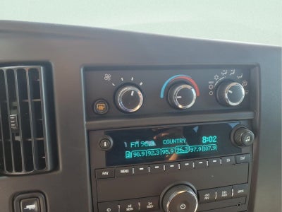 2025 GMC Savana Passenger LT
