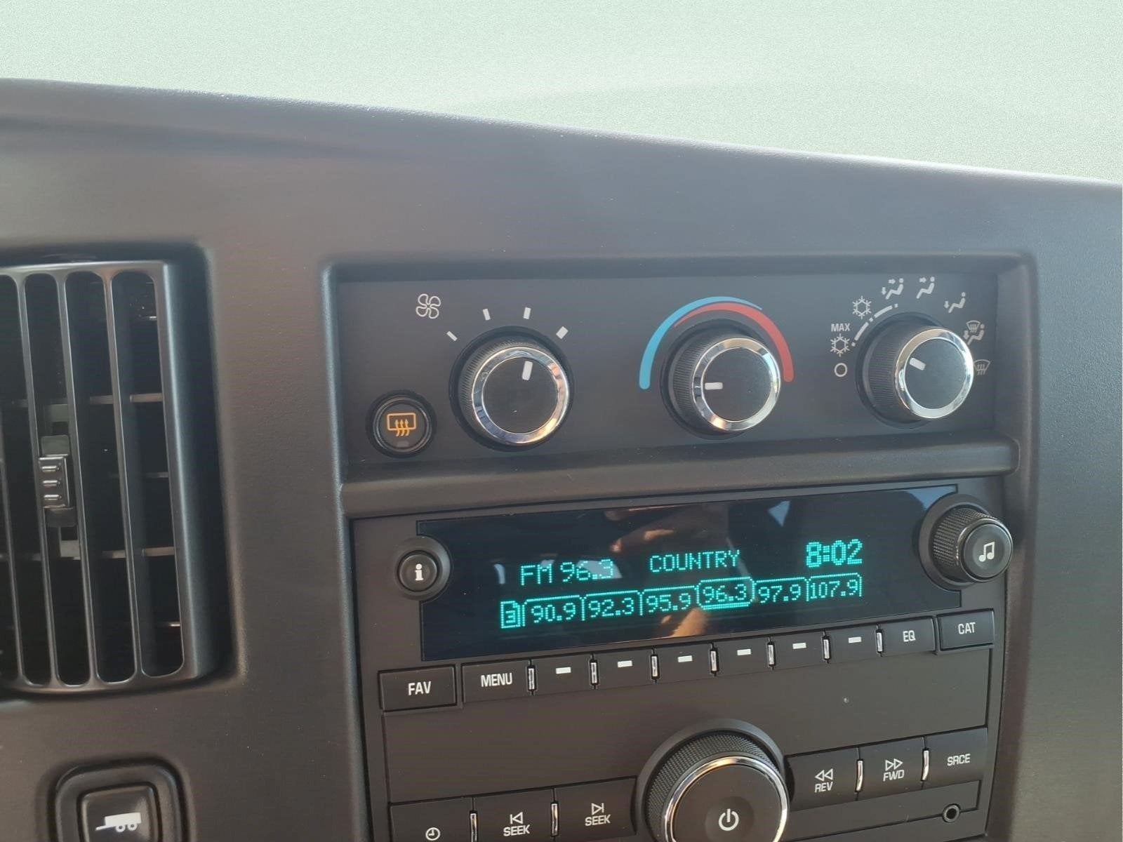 2025 GMC Savana Passenger LT