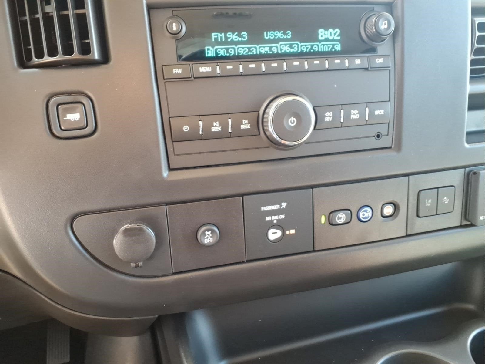 2025 GMC Savana Passenger LT