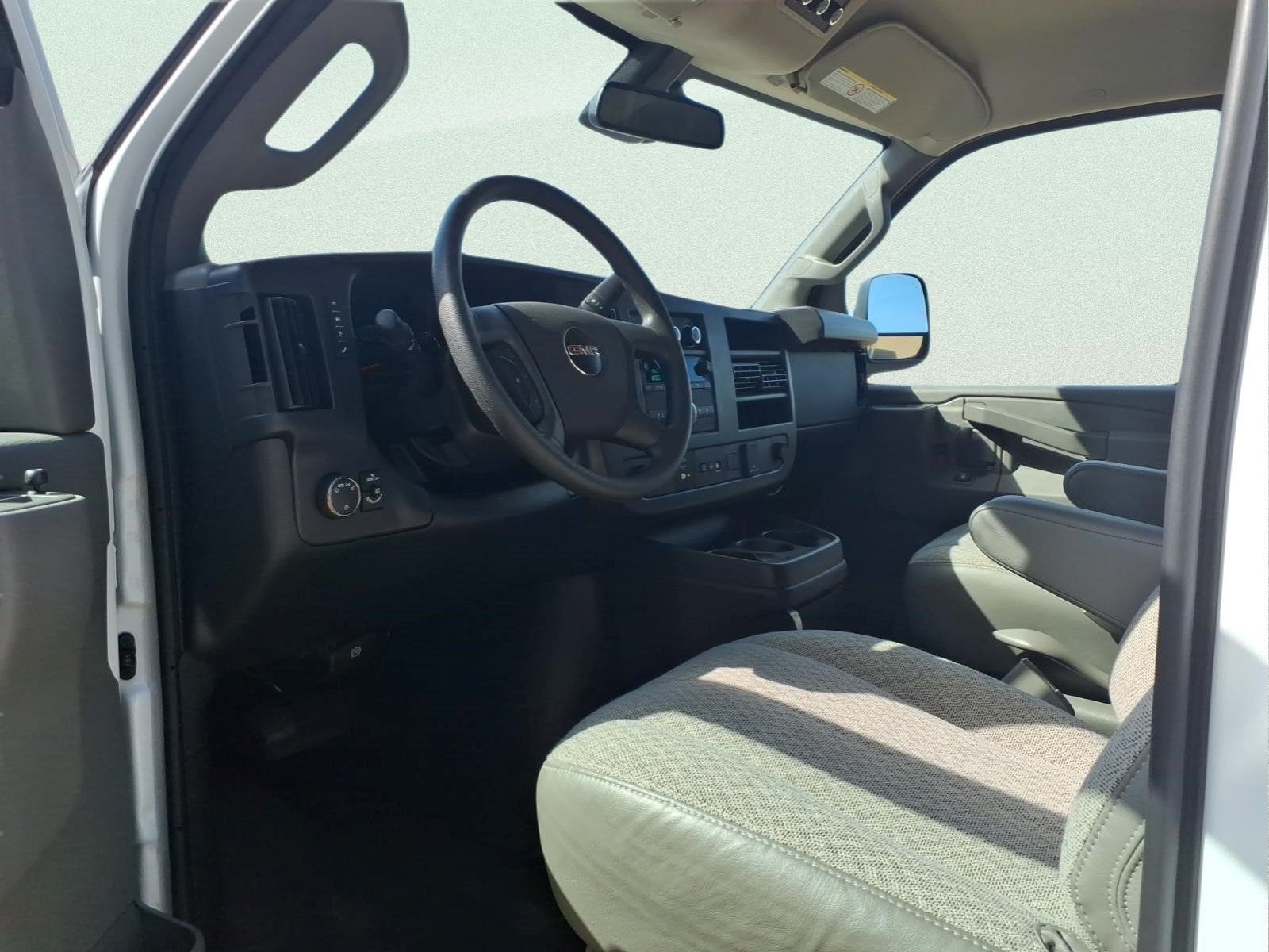 2025 GMC Savana Passenger LT