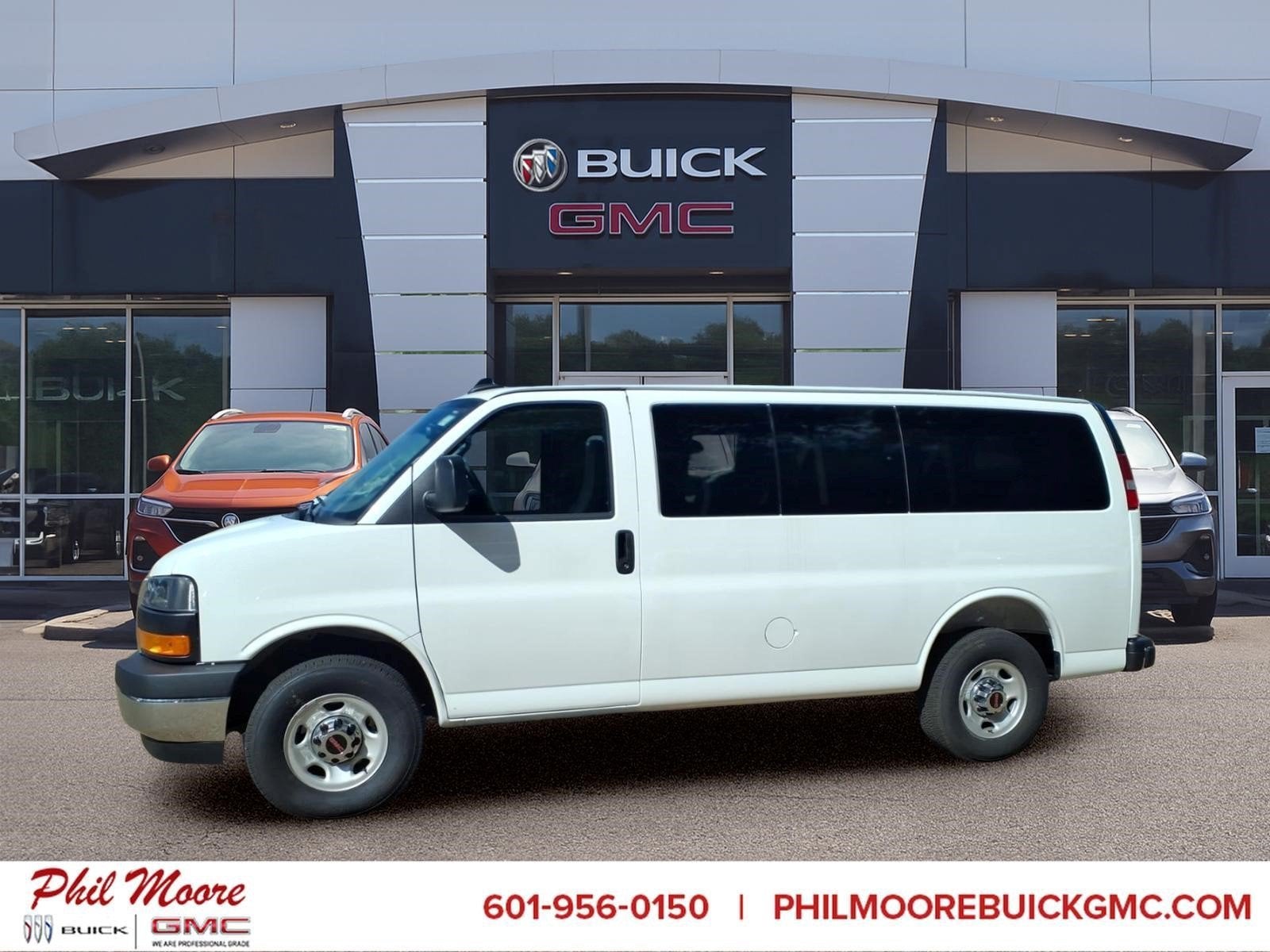 2025 GMC Savana Passenger LT