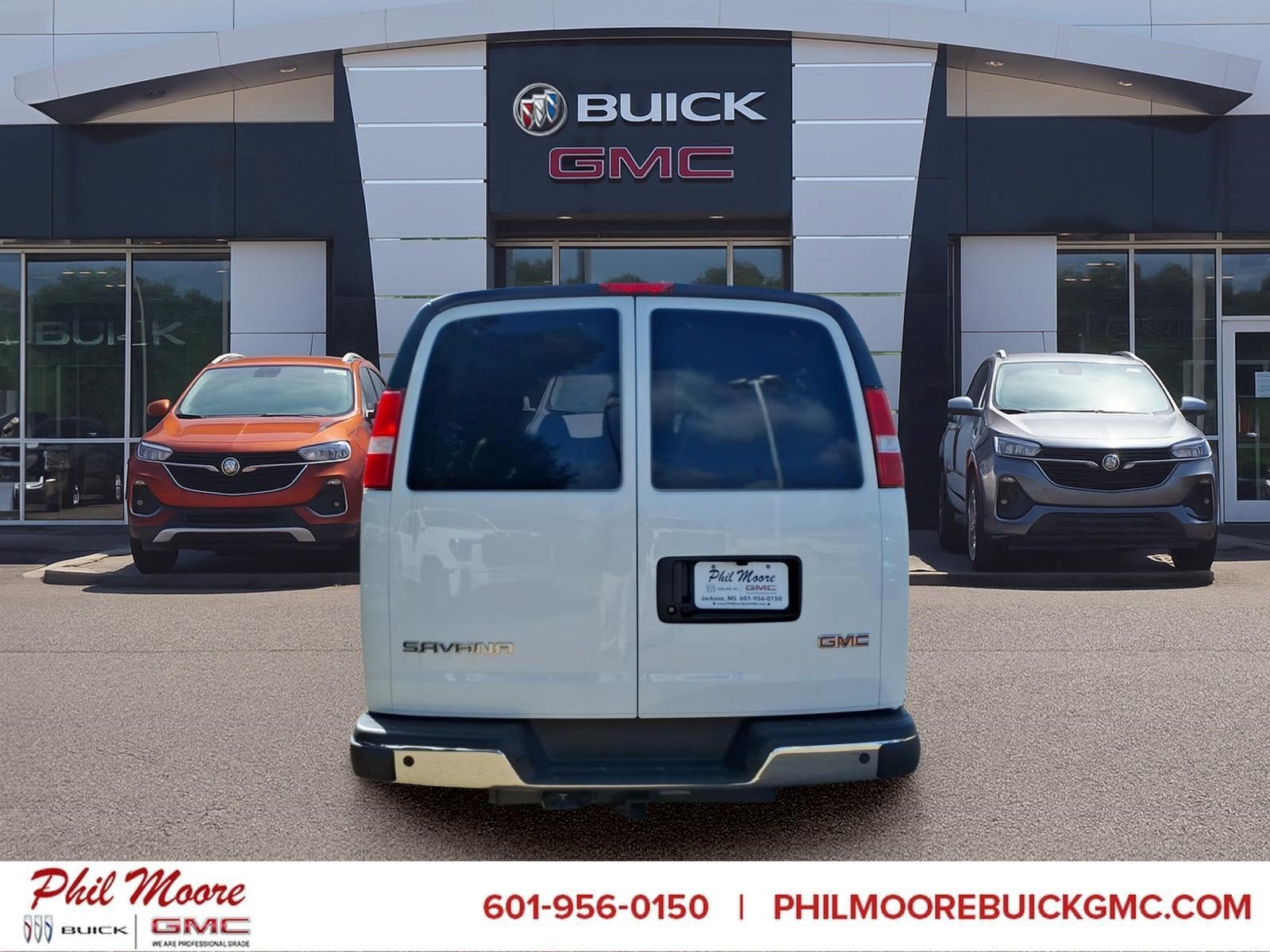 2025 GMC Savana Passenger LT