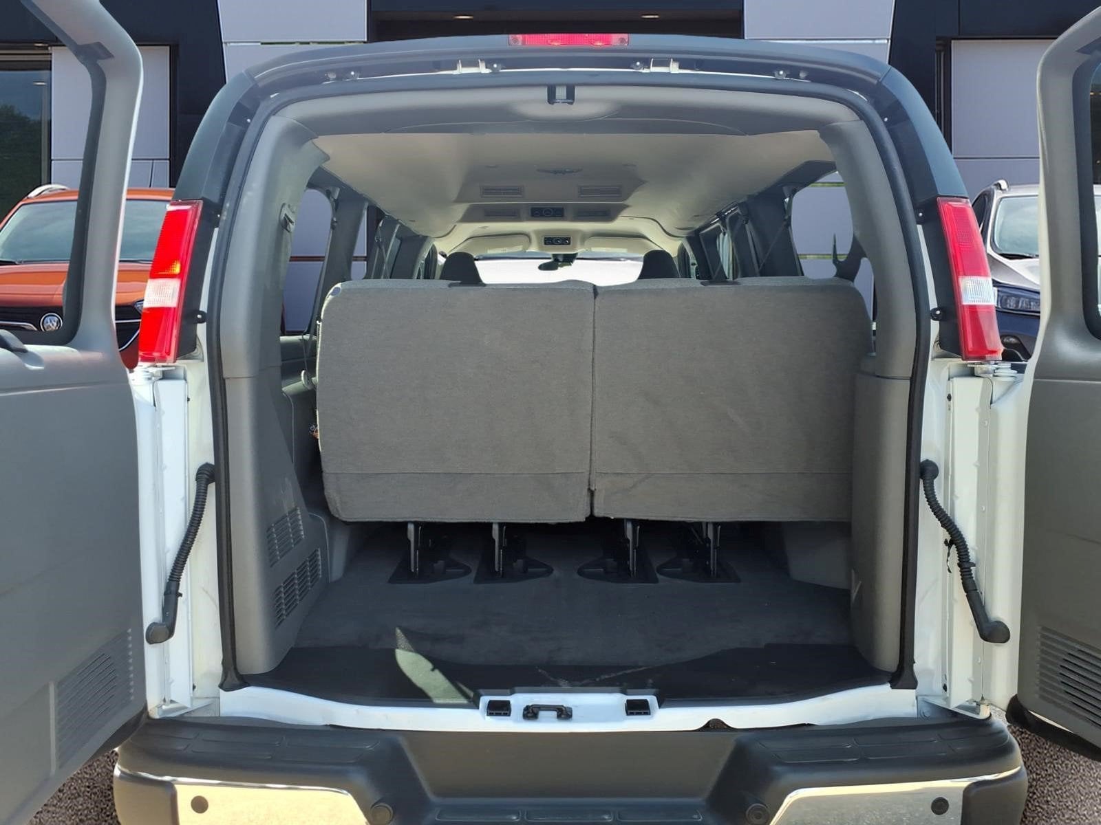 2025 GMC Savana Passenger LT