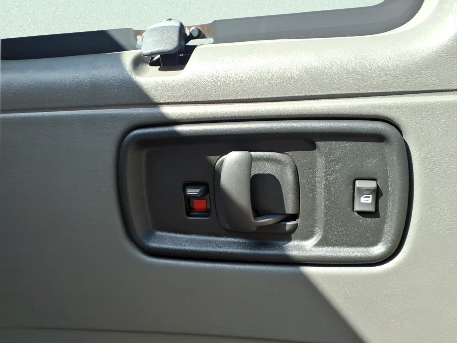 2025 GMC Savana Passenger LT