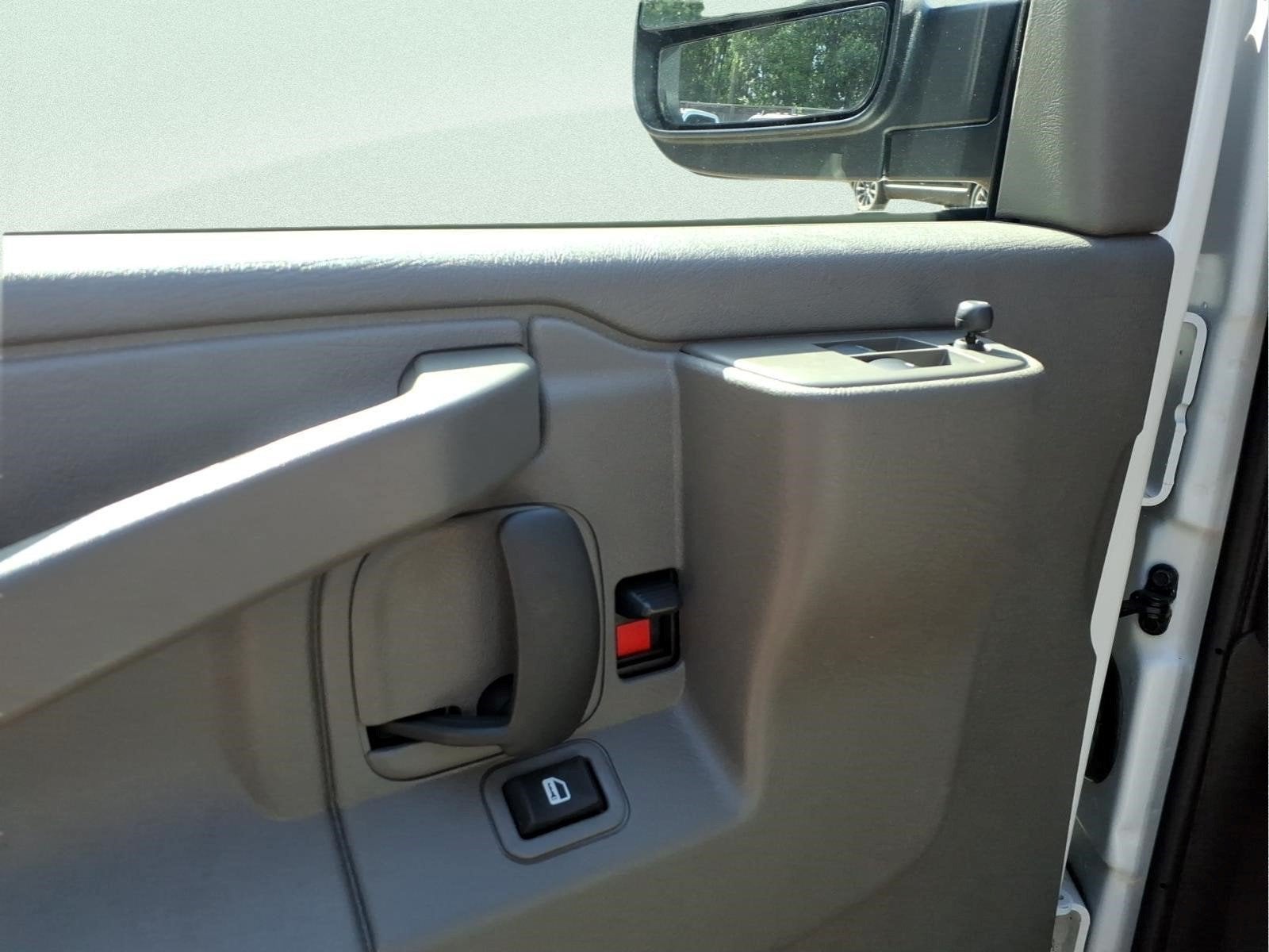 2025 GMC Savana Passenger LT