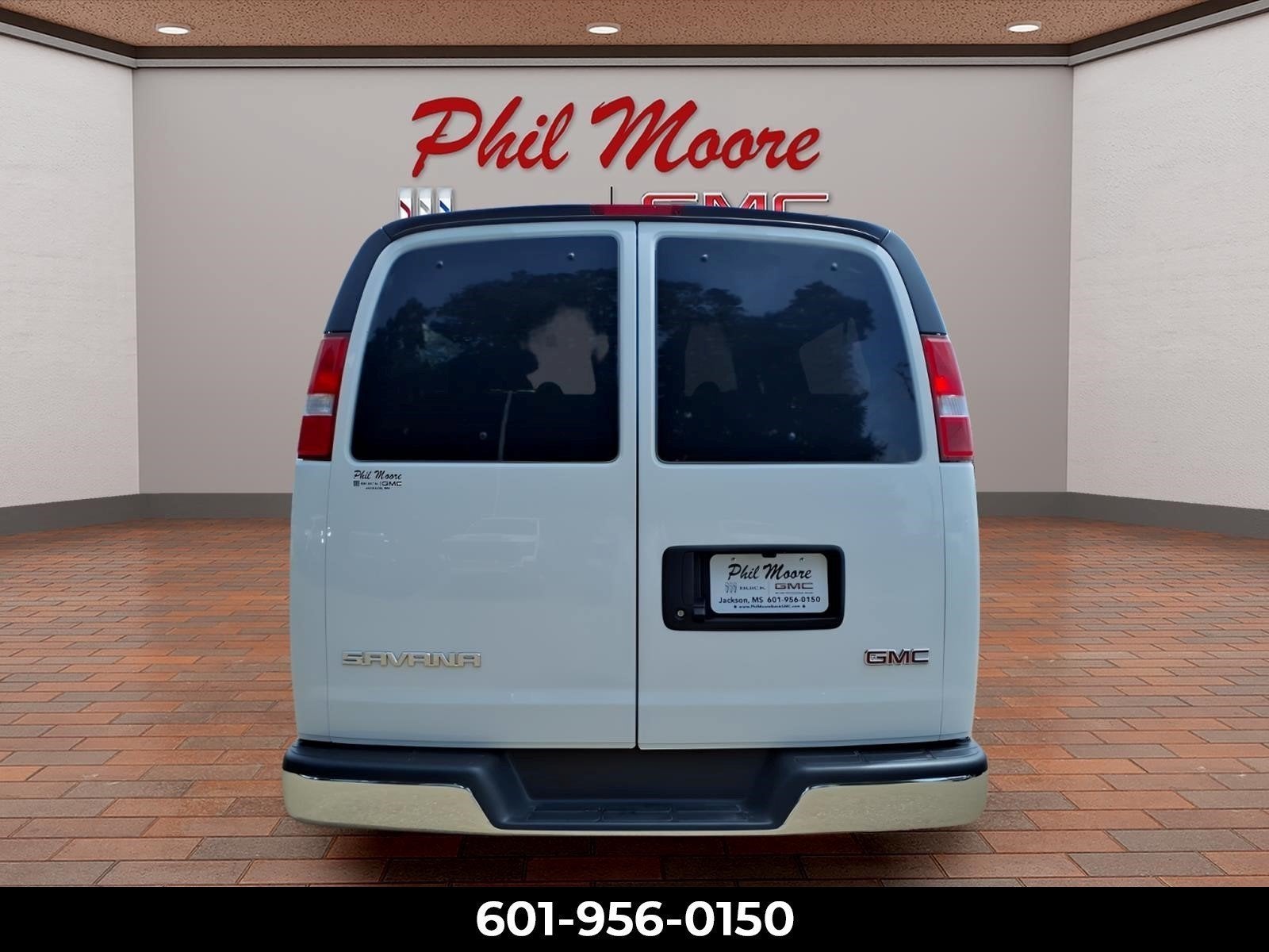 2026 GMC Savana Passenger LT