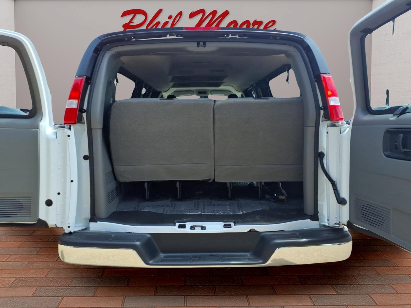 2026 GMC Savana Passenger LT