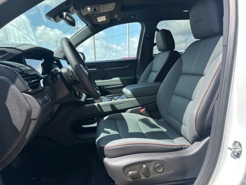 2025 GMC Acadia AT4