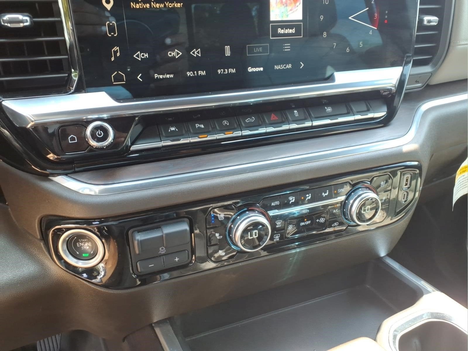 2023 GMC Sierra 1500 SLT - Photo 14