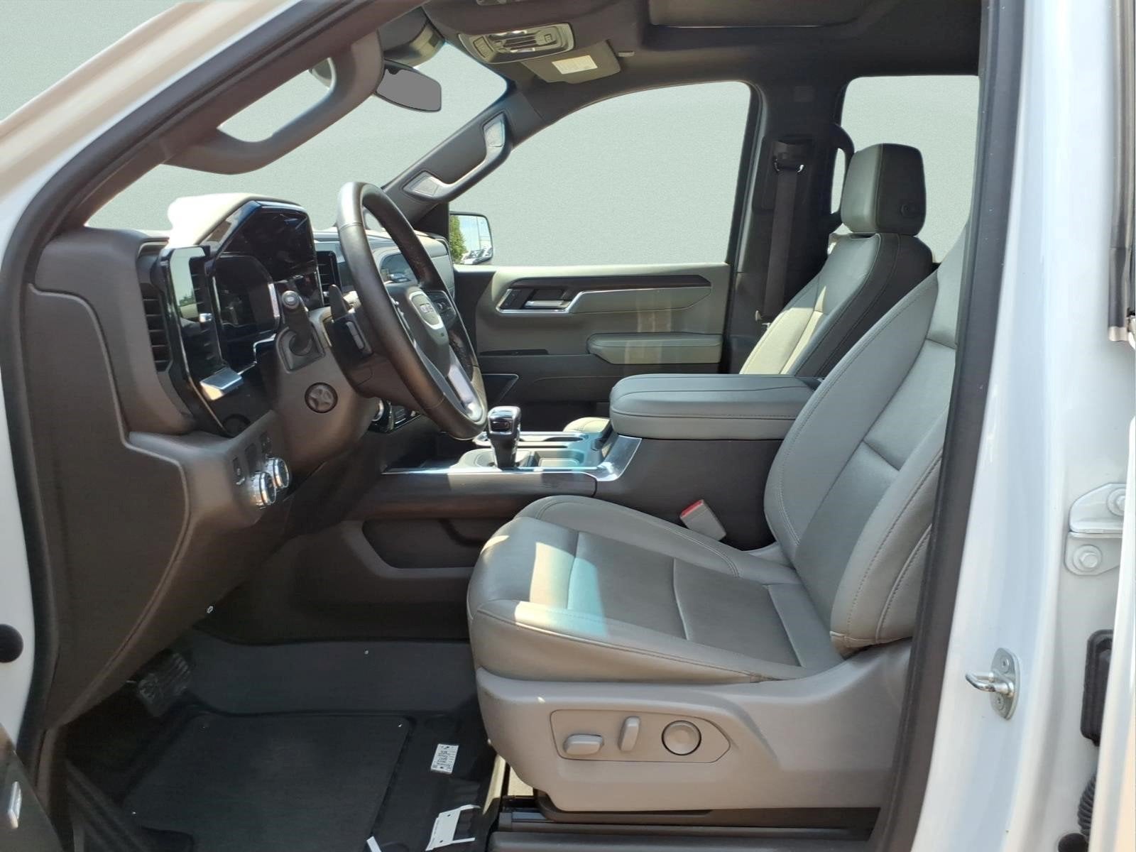2023 GMC Sierra 1500 SLT - Photo 18