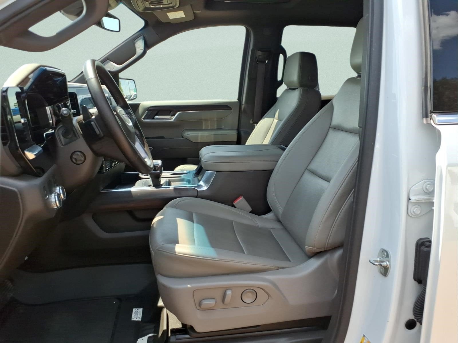 2023 GMC Sierra 1500 SLT - Photo 19