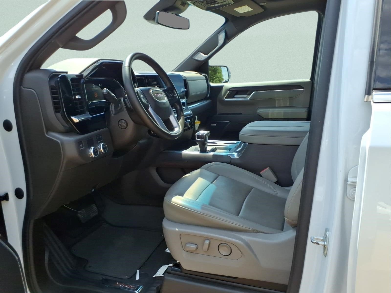 2023 GMC Sierra 1500 SLT - Photo 20