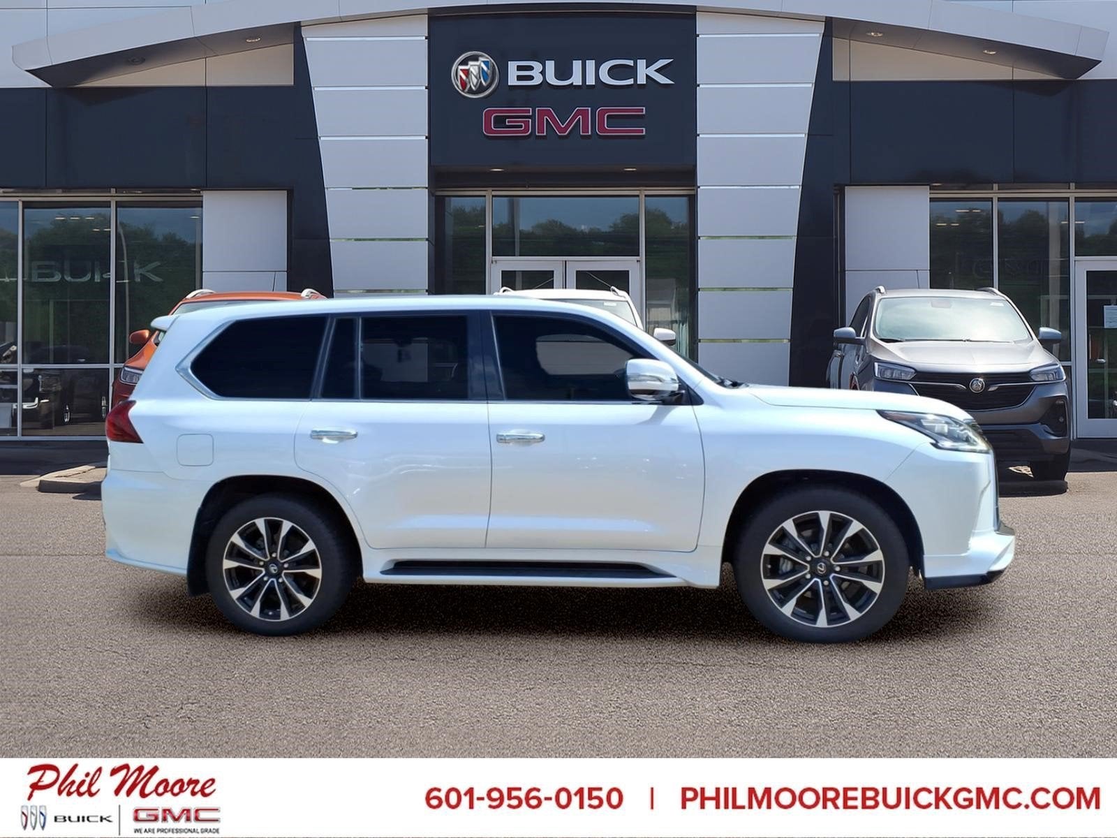 2021 Lexus LX 570 Three-Row