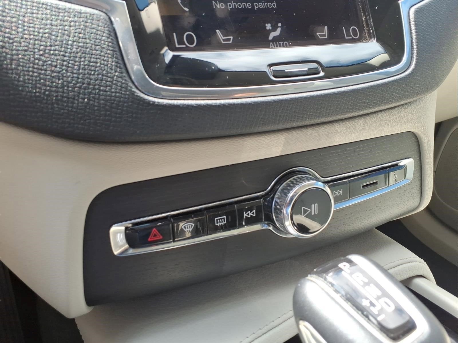 2020 Volvo XC90 T6 Momentum 7 Passenger