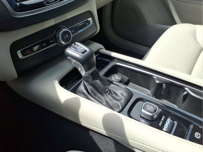2020 Volvo XC90 T6 Momentum 7 Passenger