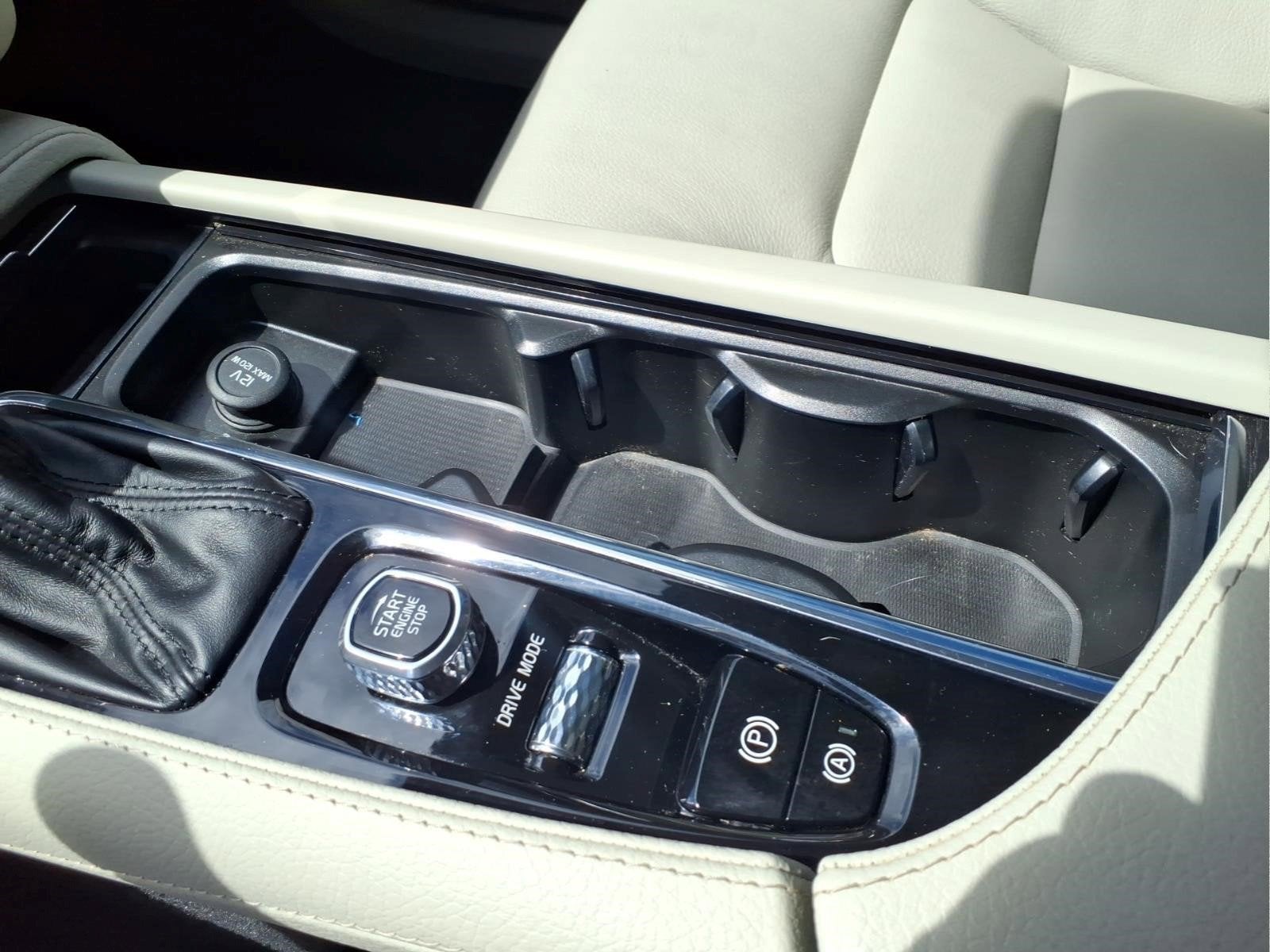 2020 Volvo XC90 T6 Momentum 7 Passenger