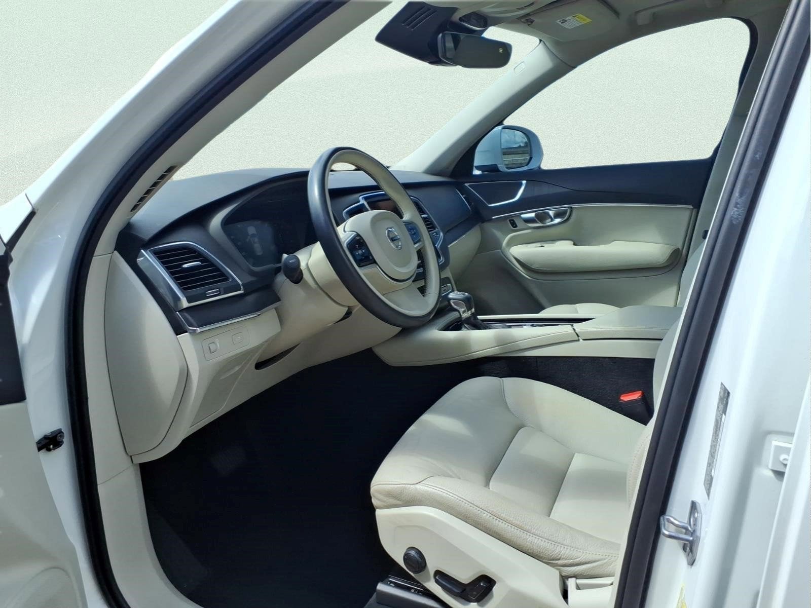 2020 Volvo XC90 T6 Momentum 7 Passenger