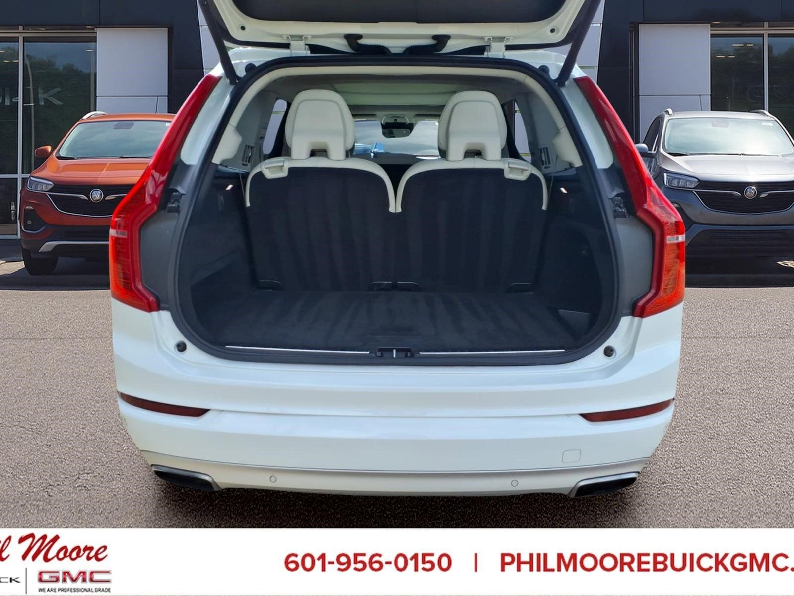 2020 Volvo XC90 T6 Momentum 7 Passenger